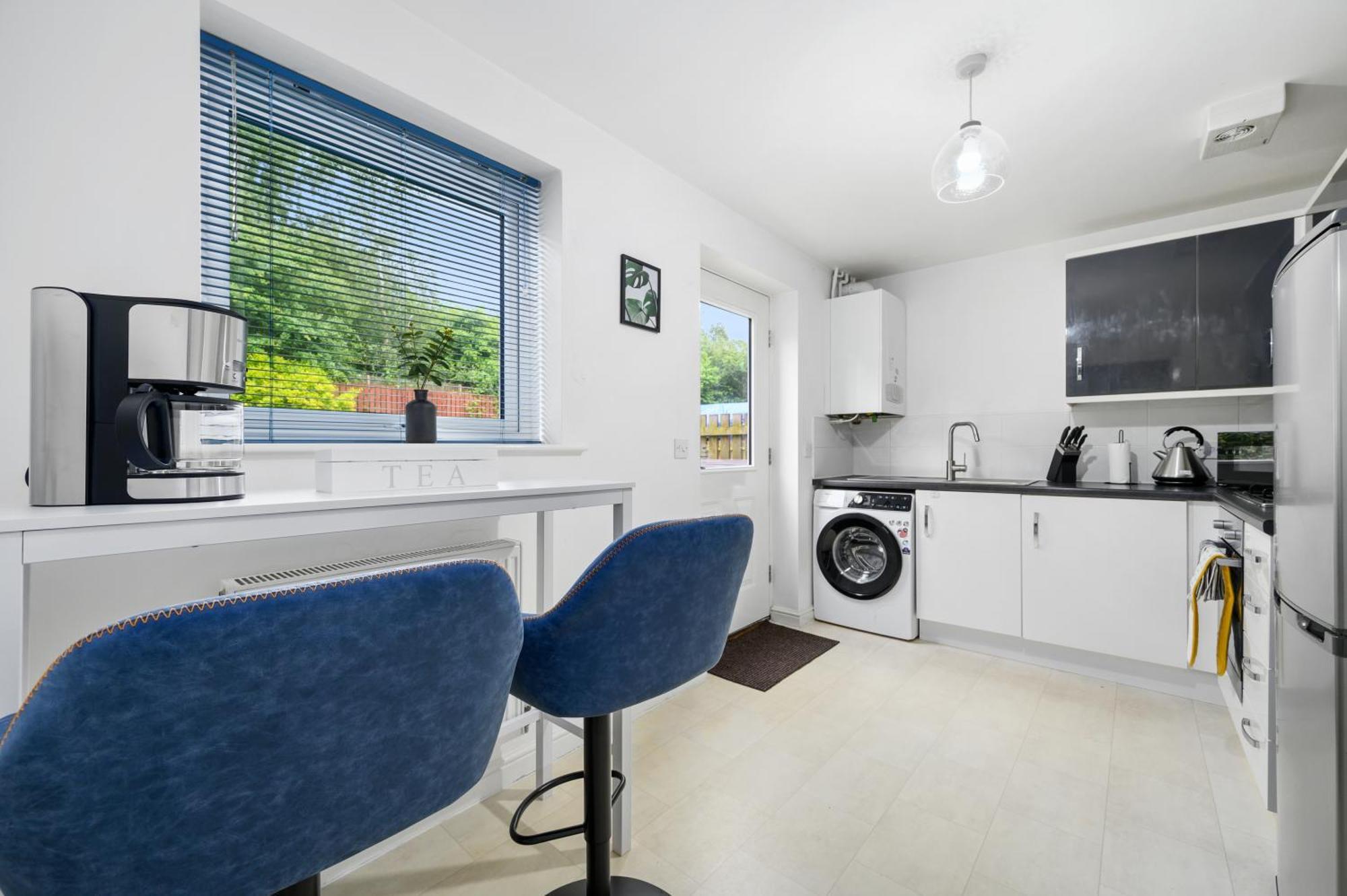 Coop Live Arena & Etihad Stadium Comfy Getaway House , 6mins To Center With Wifi & Free Private Parking *