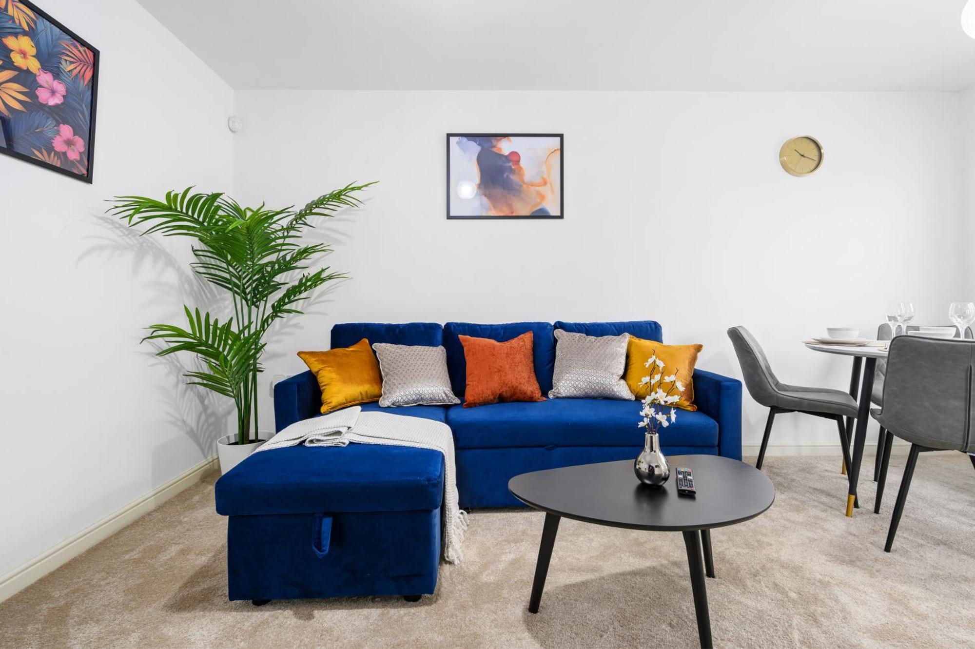 Holiday home Coop Live Arena & Etihad Stadium Comfy Getaway House , 6mins To Center With Wifi & Free Private Parking *